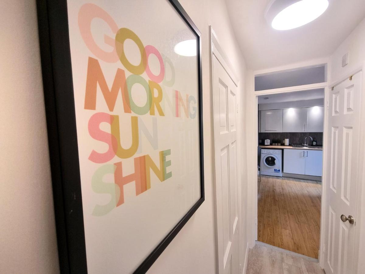 Cosy Apartment Nearby Train Station! ワトフォード エクステリア 写真